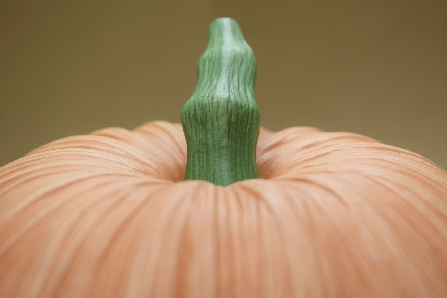 Elegant Ceramic Pumpkin with Straw Stem: Autumn Farmhouse Decor for Halloween and Fall Displays