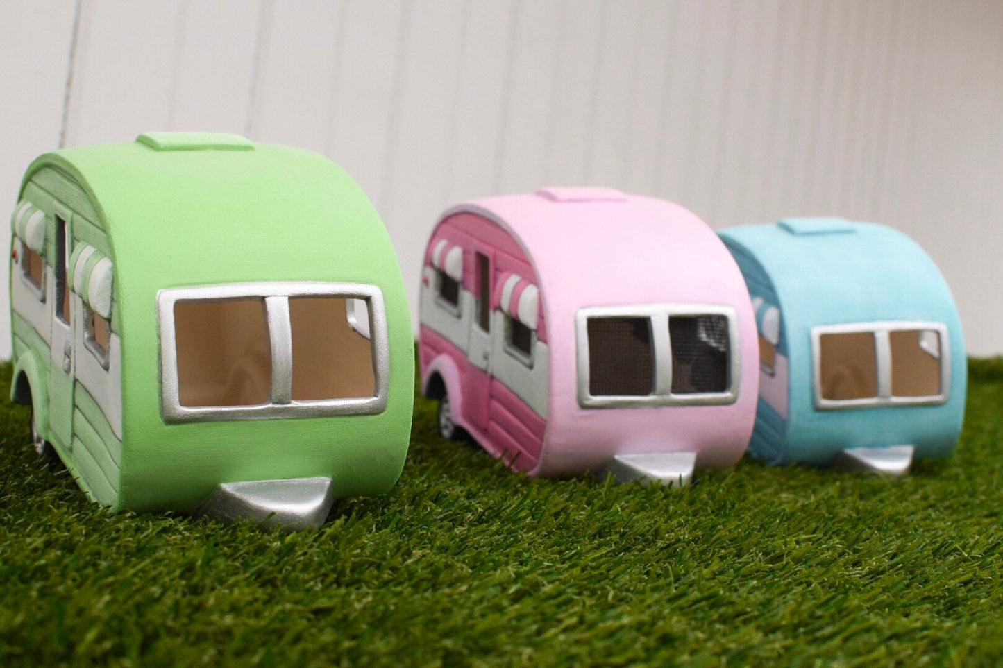 Vintage Ceramic Camper | Funky Old Streamline Camper | Cottagecore Decor | Garden and Yard Art |