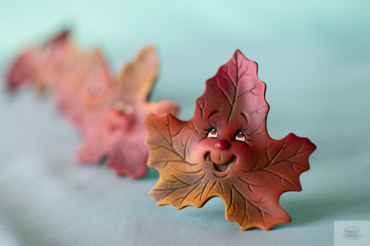 Vibrant Ceramic Maple Leaf Set: Autumnal Home Decor for Seasonal Displays and Festive Gatherings