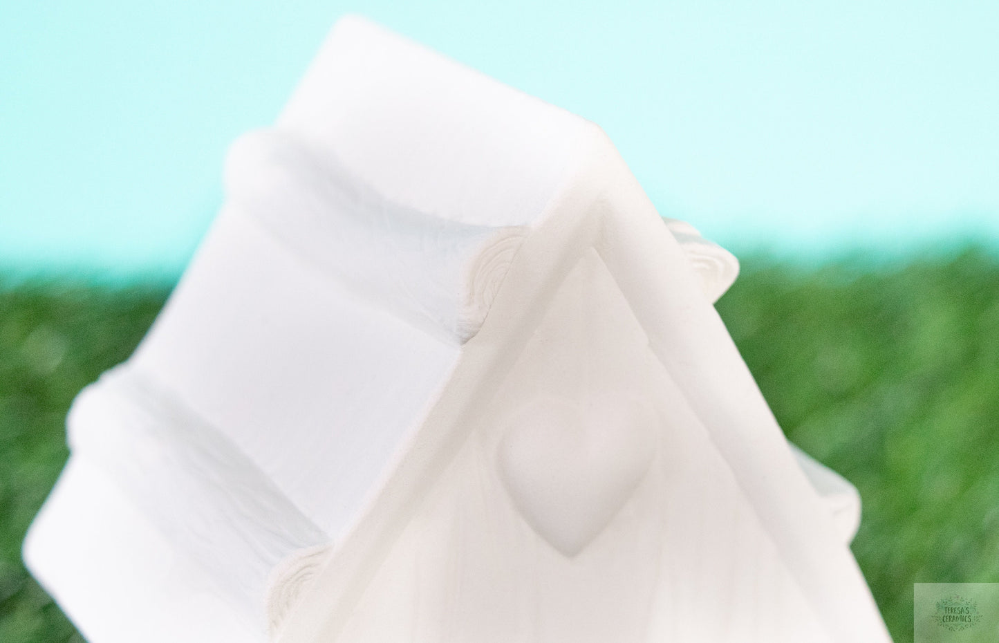 Rustic Heart Birdhouse DIY Kit: Unpainted Ceramic Outdoor Garden Decor, Ready-to-Paint Craft Project