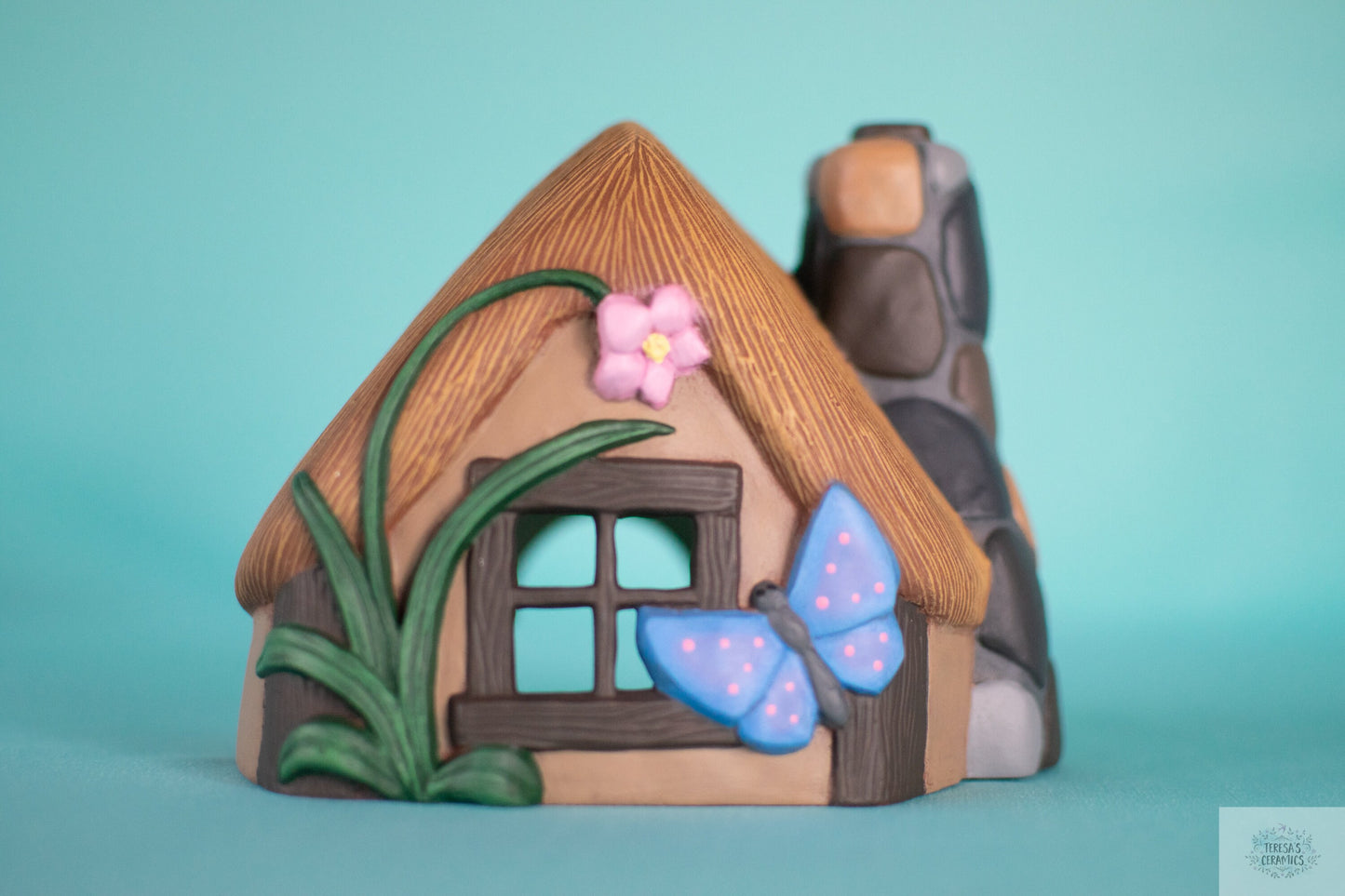 Handcrafted Ceramic Toad Abode: Enchanting Fairy Garden House for Outdoor Decor & Amphibian Shelter