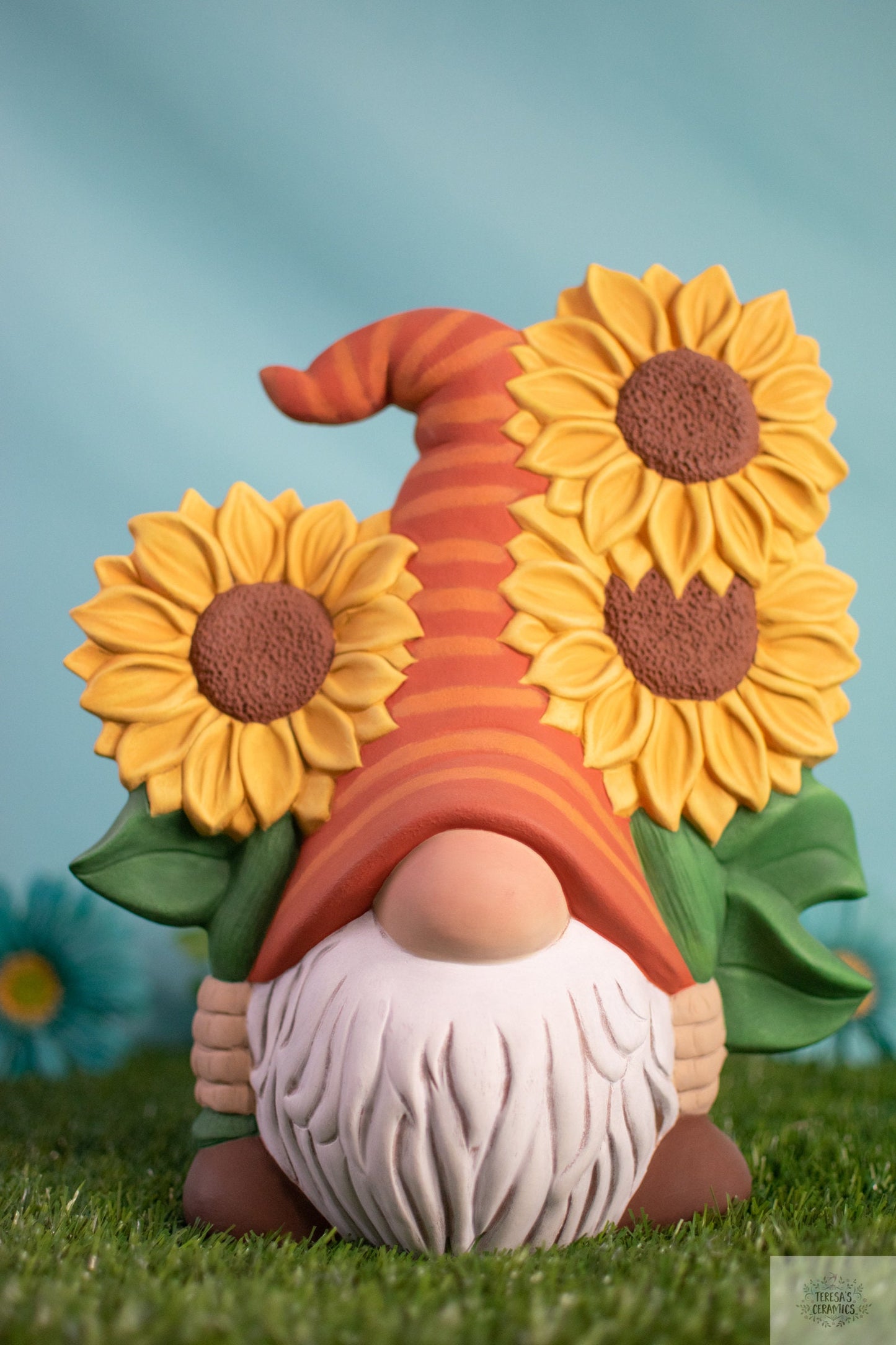 Cheerful Sunflower Garden Gnome Statue: Whimsical Clay Decor for Outdoor Spaces & Father's Day