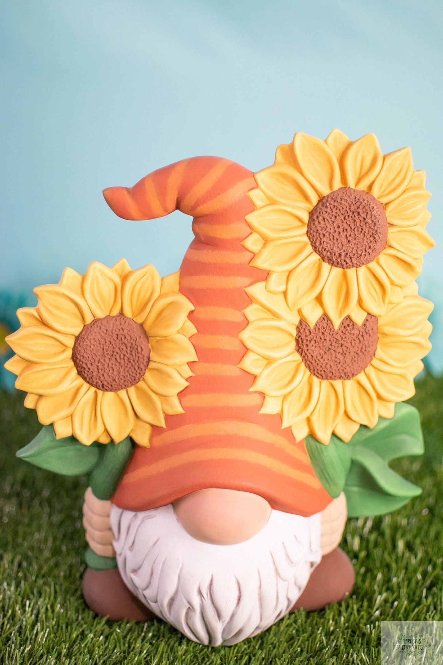 Cheerful Sunflower Garden Gnome Statue: Whimsical Clay Decor for Outdoor Spaces & Father's Day