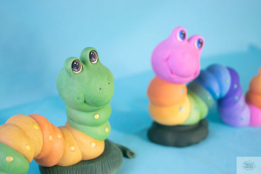 Large Rainbow Garden Wormy | Rainbow Multicolored Art | Yard Worm Decor | Green Caterpillar | Father's Day Gift | Rainbow Garden Art can mol