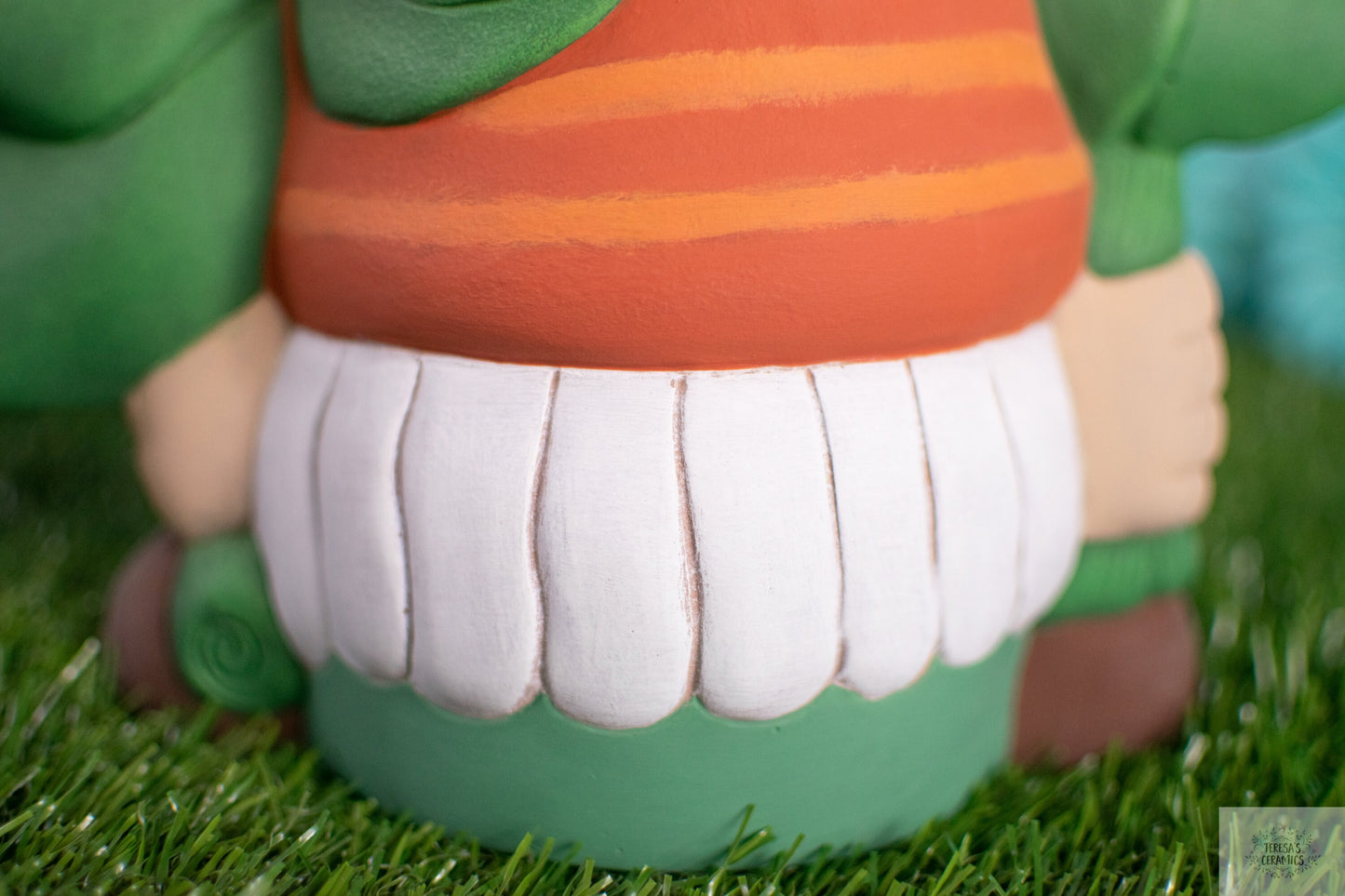 Cheerful Sunflower Garden Gnome Statue: Whimsical Clay Decor for Outdoor Spaces & Father's Day