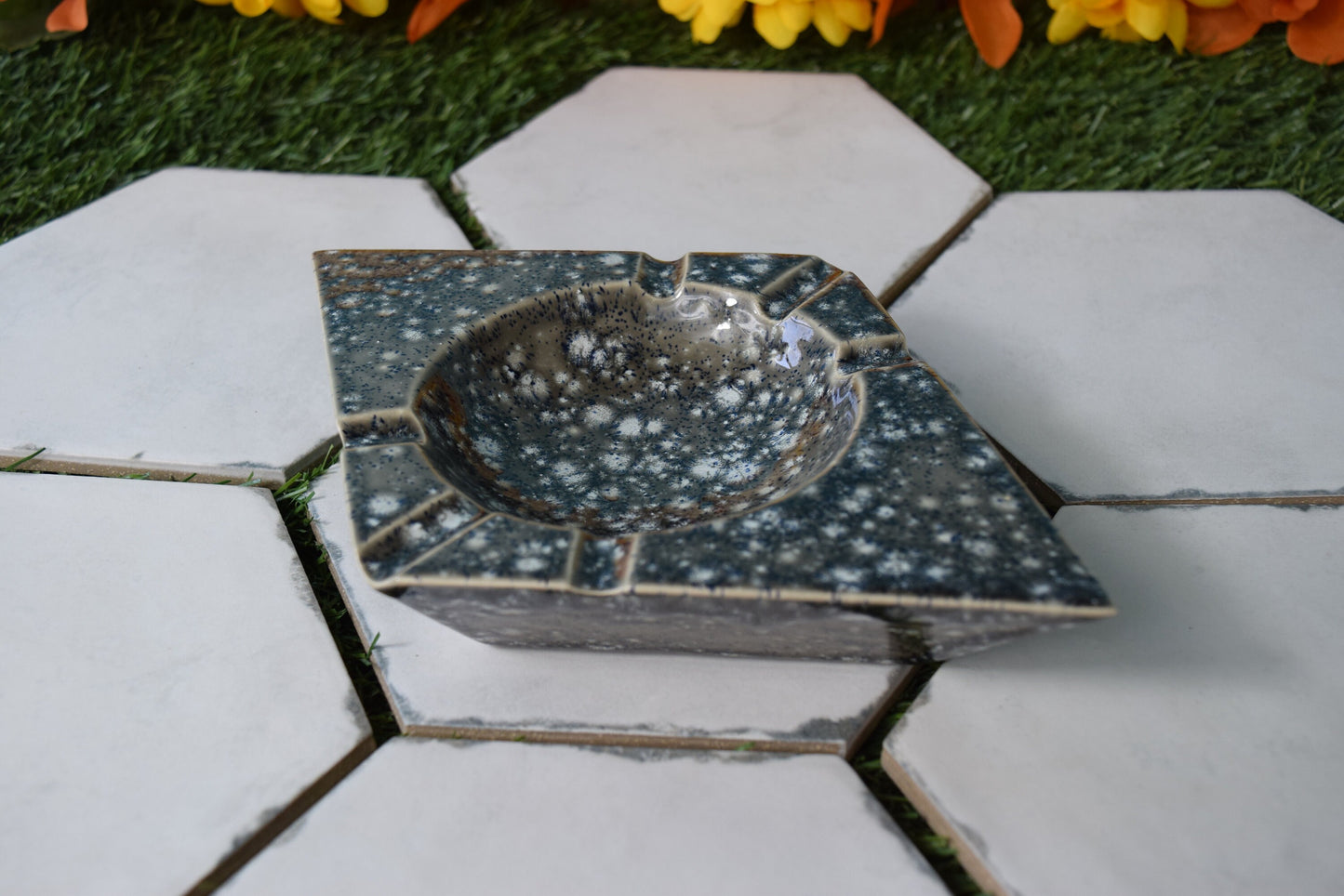 Vintage-Inspired Diamond Ashtray: Geometric Catchall for Keys, Rings & Trinkets - Unique Housewarming Gift