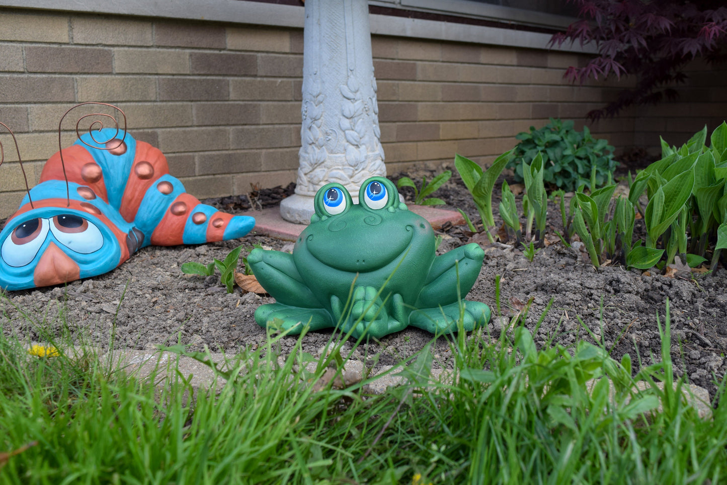 Jumbo Ceramic Smiling Green Tree Frog Figurine for Garden, Patio, and Yard Decor - Praying Outdoor Sculpture