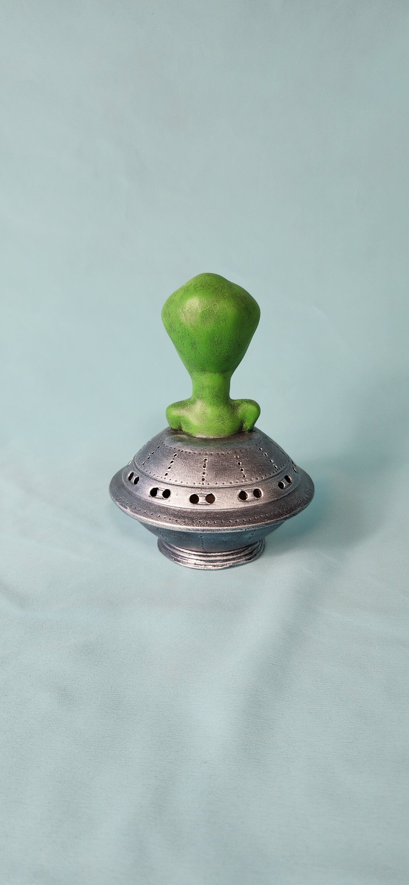 Illuminated Extraterrestrial Desktop Sculpture: UFO-Themed Ceramic Ornament for Sci-Fi Enthusiasts - Teresa's Ceramics