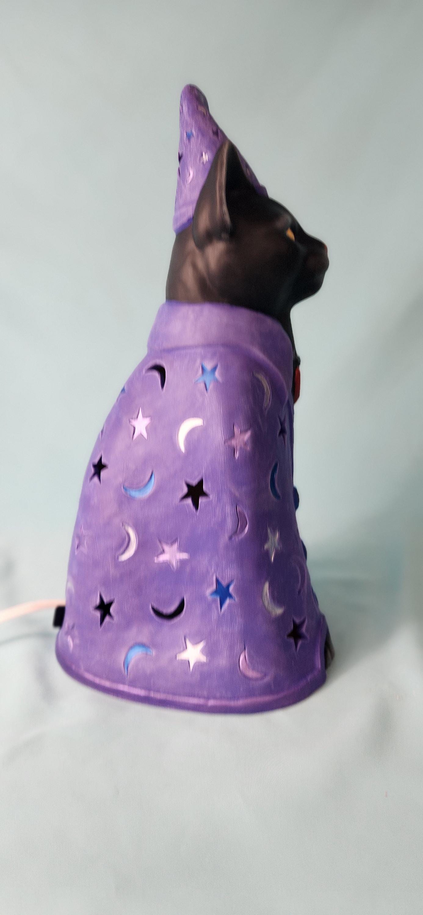 Ceramic Kitten Wizard Light-Up Sculpture: Whiskers the Great Magician - Enchanting Desk Lamp & Decor