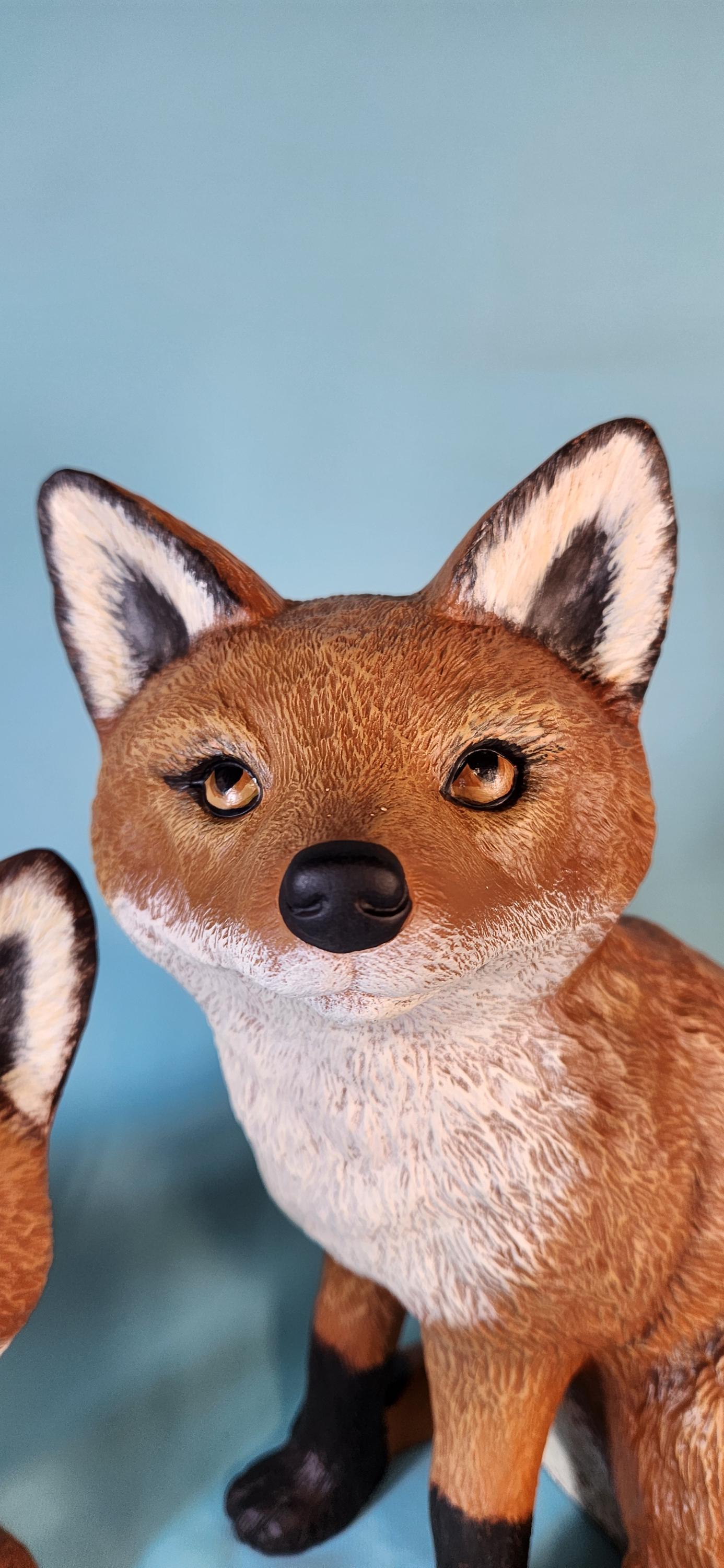 Realistic Red Fox Pair Sculpture: Handmade Woodland Animal Figurines for Nature-Inspired Home Decor