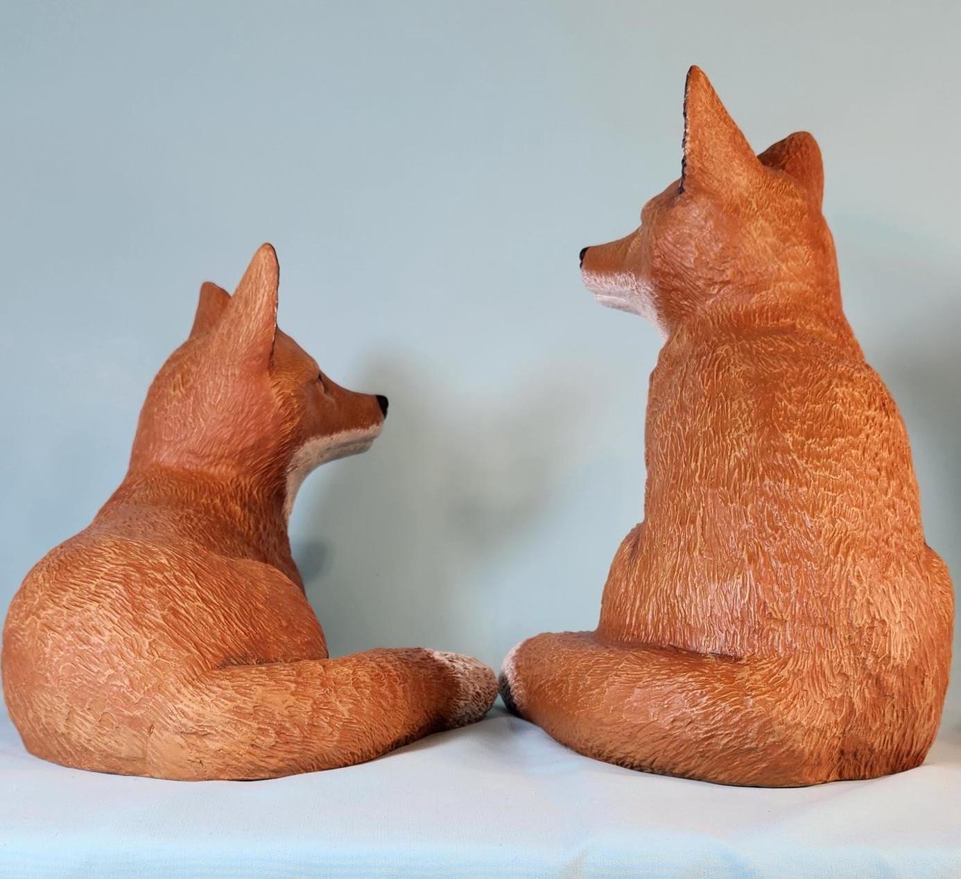 Realistic Red Fox Pair Sculpture: Handmade Woodland Animal Figurines for Nature-Inspired Home Decor