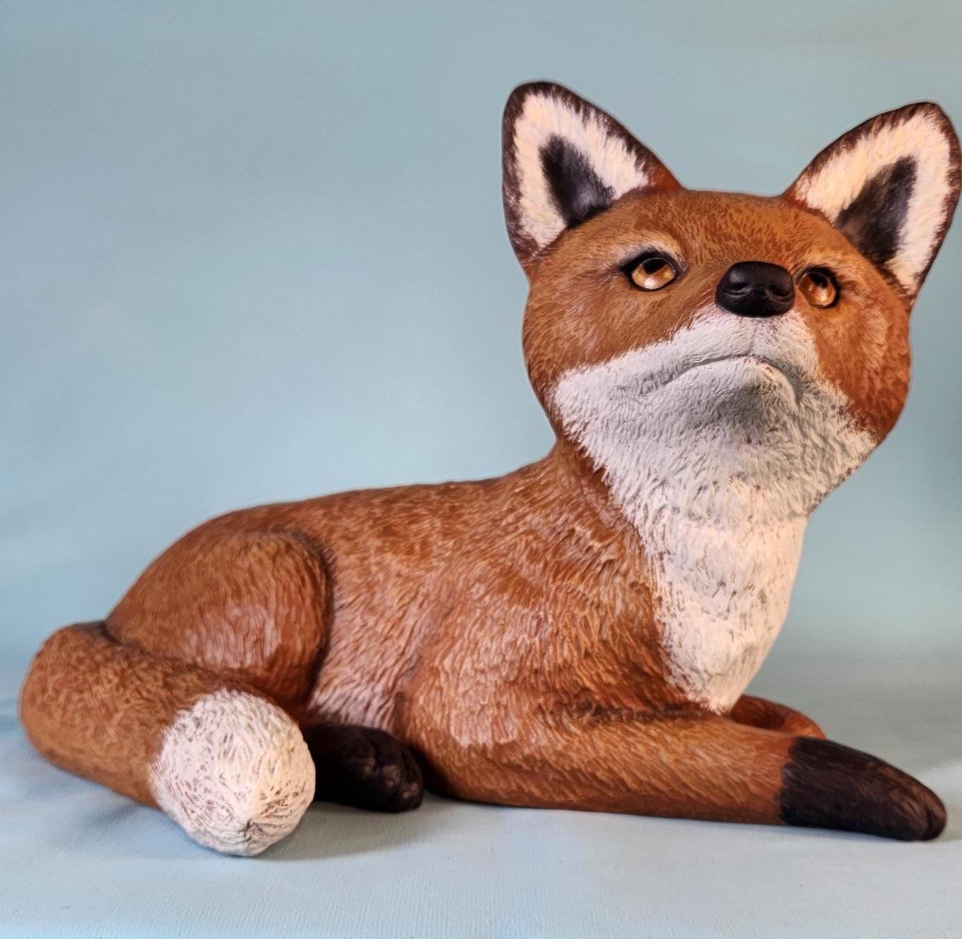Realistic Red Fox Pair Sculpture: Handmade Woodland Animal Figurines for Nature-Inspired Home Decor