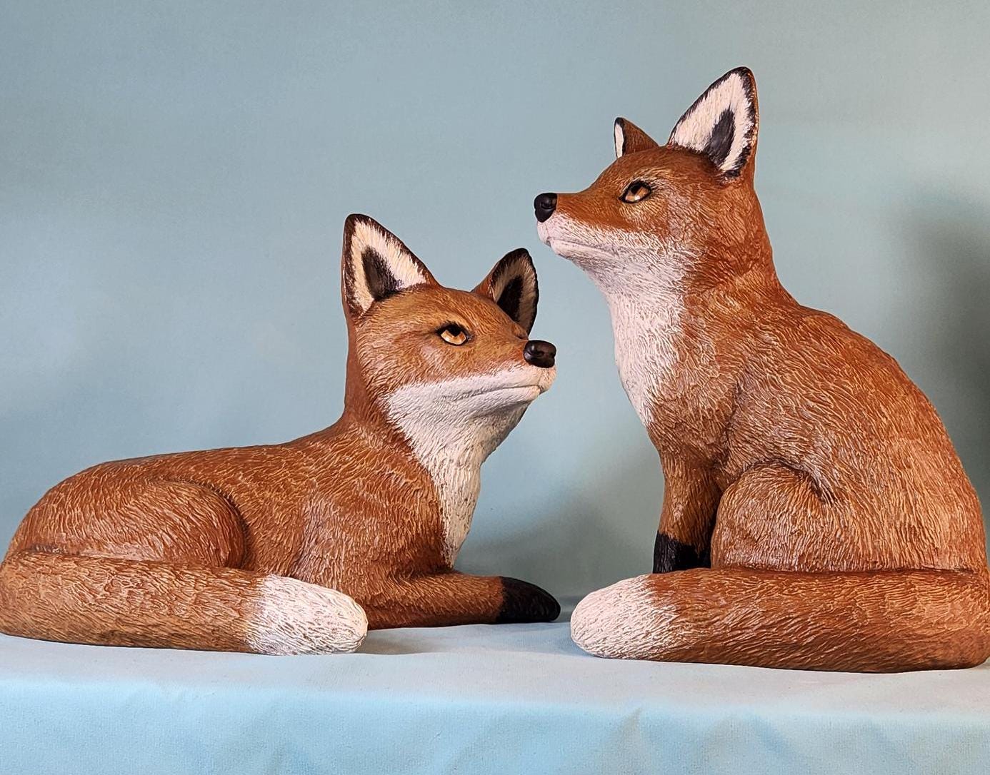 Realistic Red Fox Pair Sculpture: Handmade Woodland Animal Figurines for Nature-Inspired Home Decor