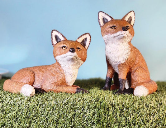 Realistic Red Fox Pair Sculpture: Handmade Woodland Animal Figurines for Nature-Inspired Home Decor