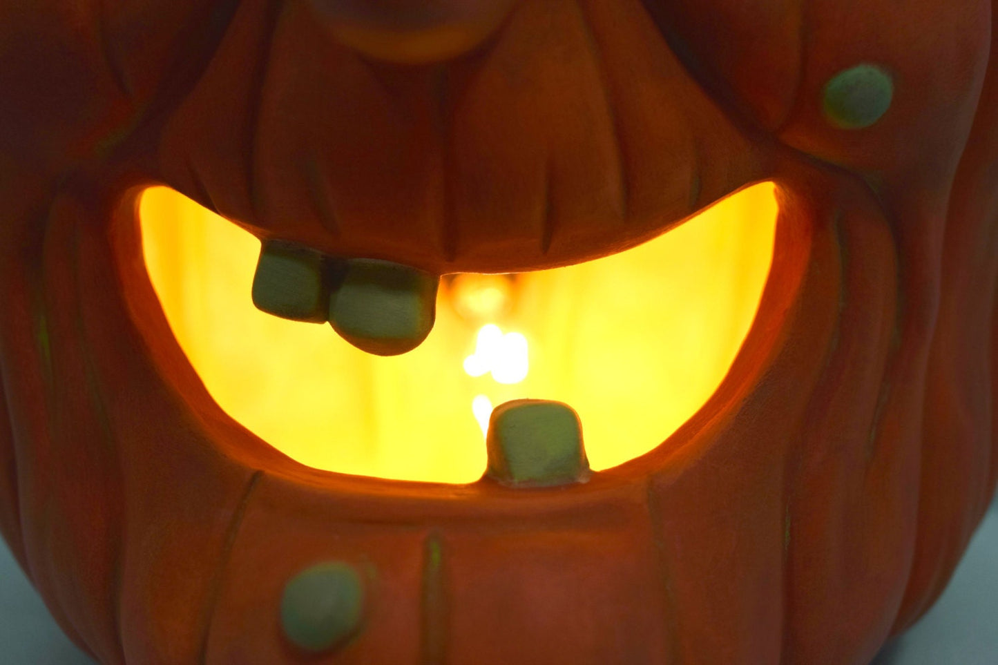 Retro Halloween Witch Pumpkin Light - Spooky Fall Decor - Creepy Jack-o'-Lantern with Big Eyes