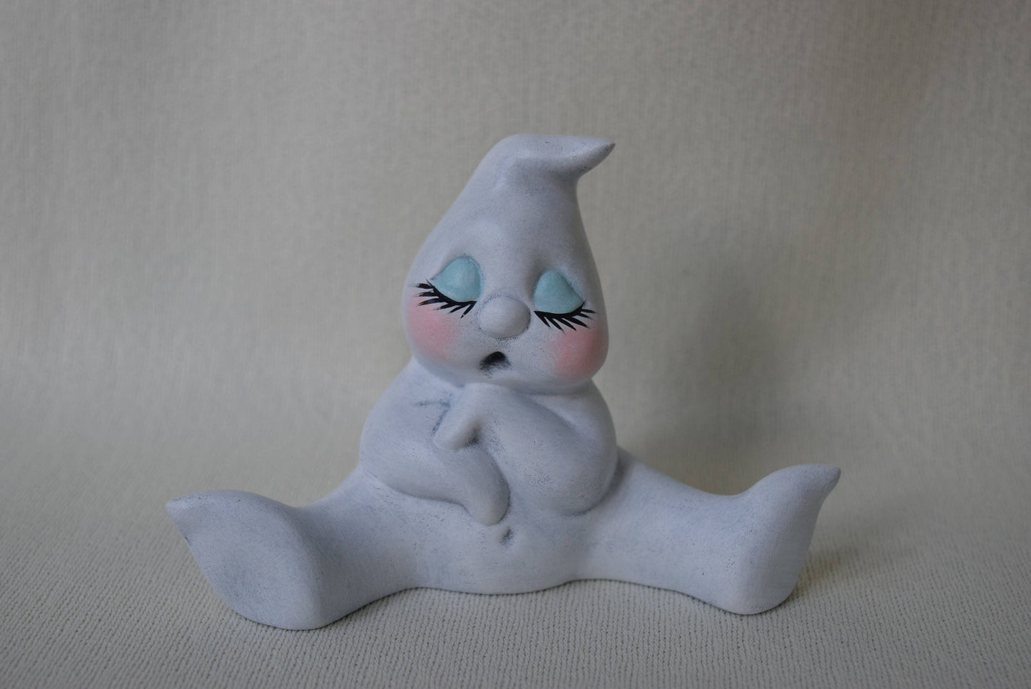 Ceramic Baby Ghost Trio: Adorable Halloween Figurines for Nursery & Home Decor - Cute Spooky Decorations
