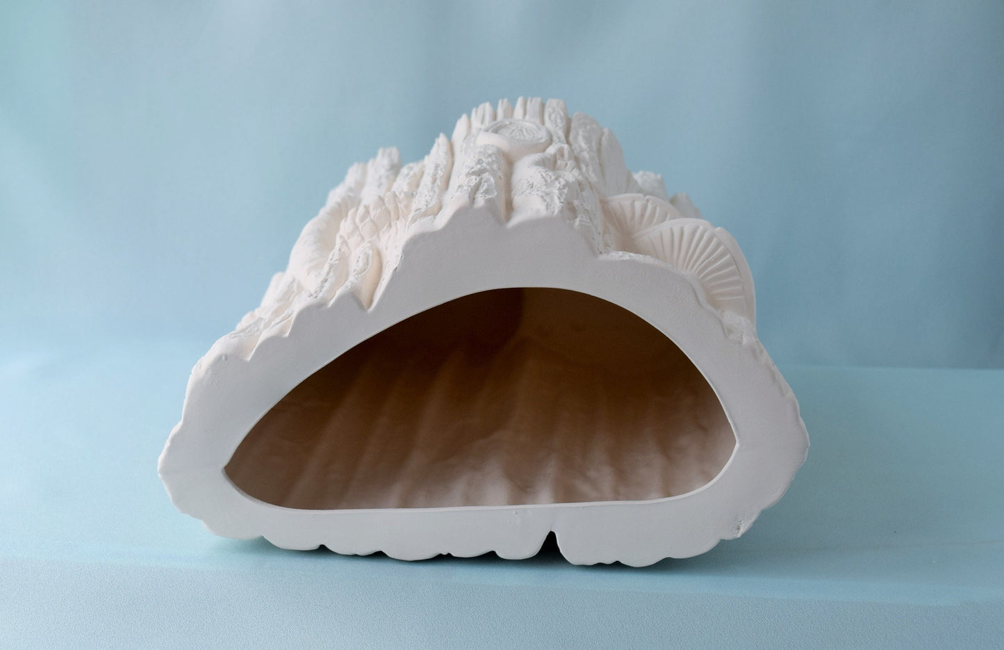 DIY Paintable Ceramic Wood Stump: Rustic Woodland Display Stand for Decor & Centerpieces