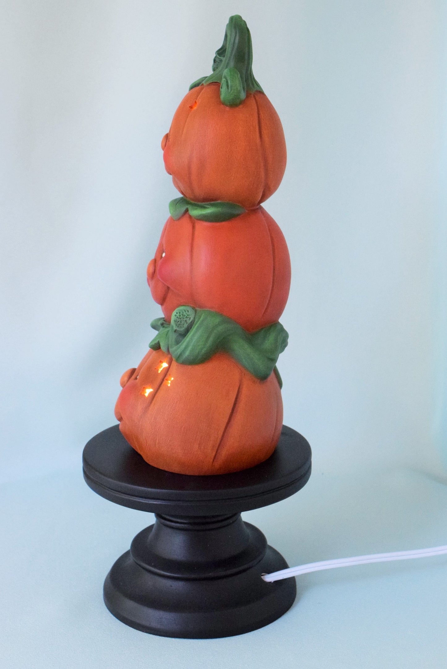 Illuminated Ceramic Pumpkin Stack: Charming Halloween & Fall Decor, Glowing Jack-o'-Lantern Pedestal