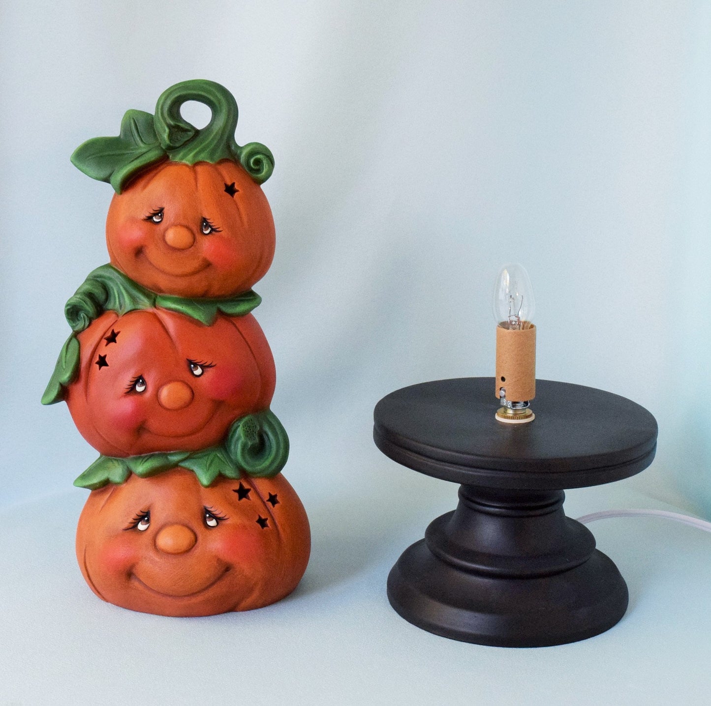 Illuminated Ceramic Pumpkin Stack: Charming Halloween & Fall Decor, Glowing Jack-o'-Lantern Pedestal