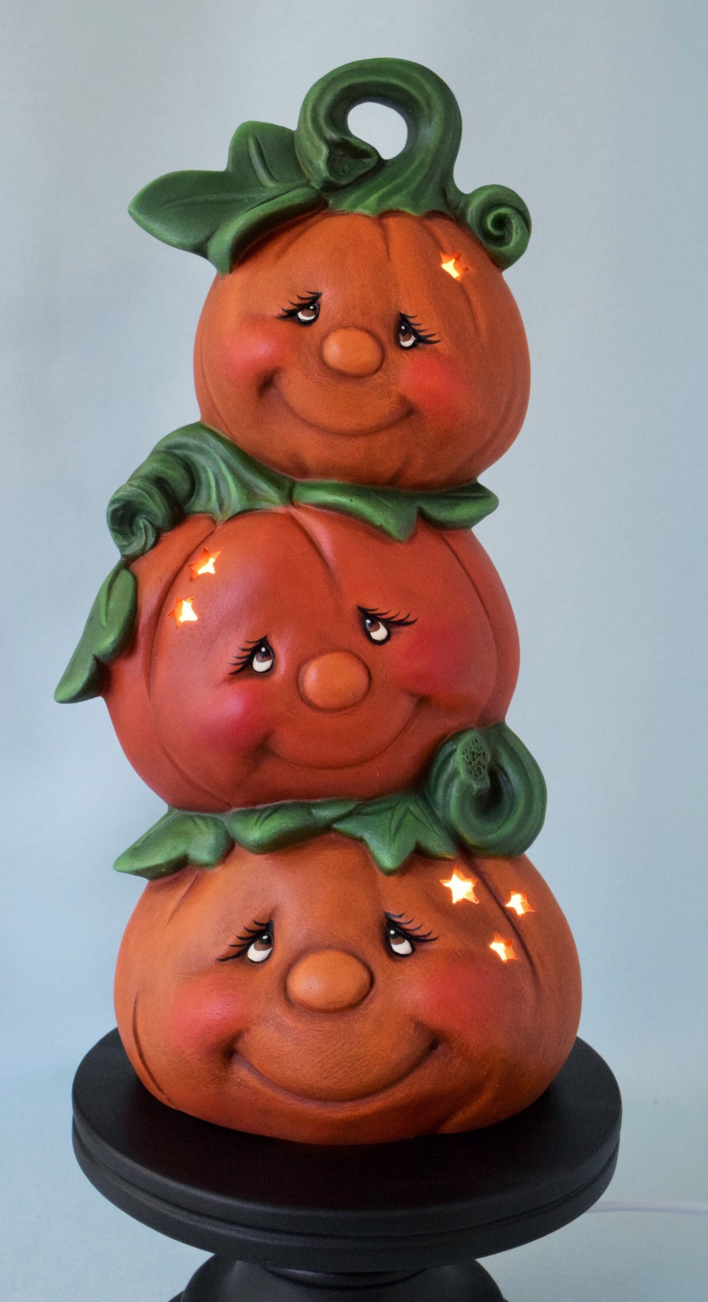 Illuminated Ceramic Pumpkin Stack: Charming Halloween & Fall Decor, Glowing Jack-o'-Lantern Pedestal