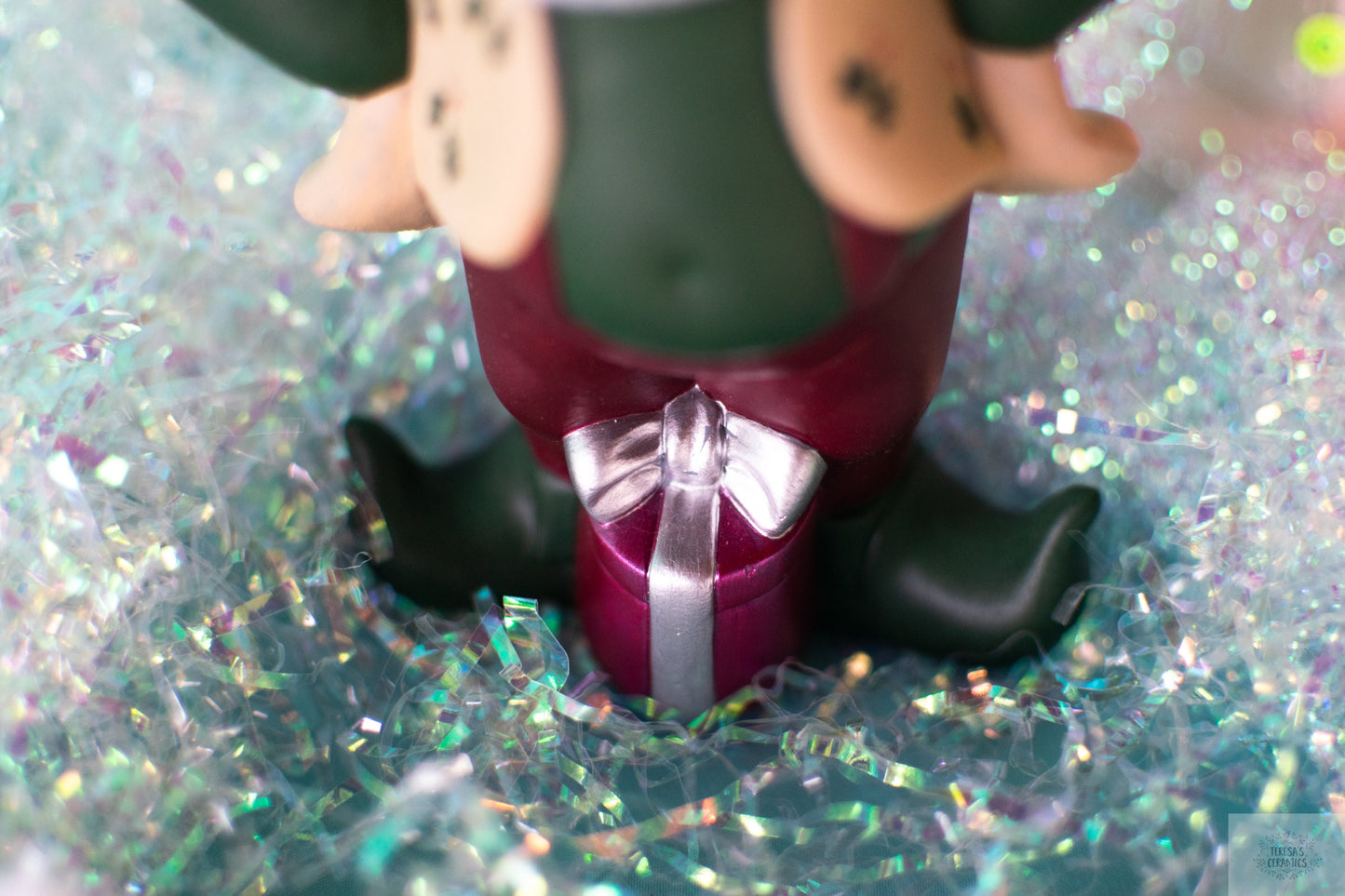 Santa's Workshop Ceramic Elf Figurine: Festive Holiday Decor, Christmas Keepsake & Stocking Stuffer