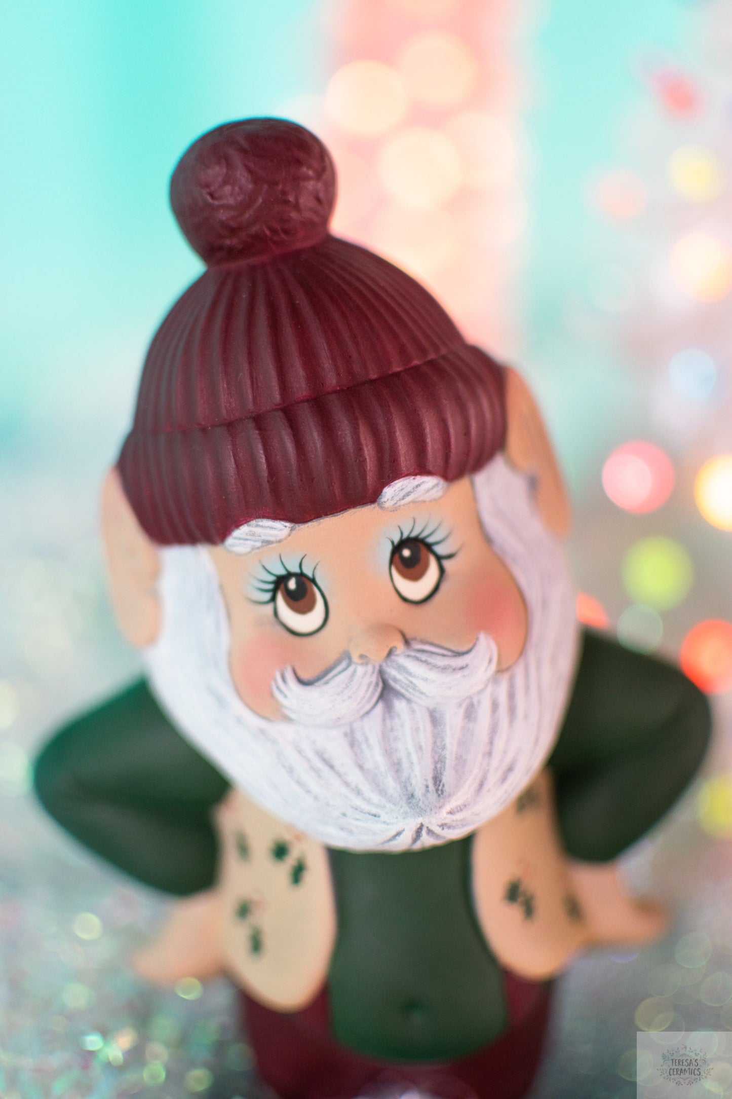 Santa's Workshop Ceramic Elf Figurine: Festive Holiday Decor, Christmas Keepsake & Stocking Stuffer