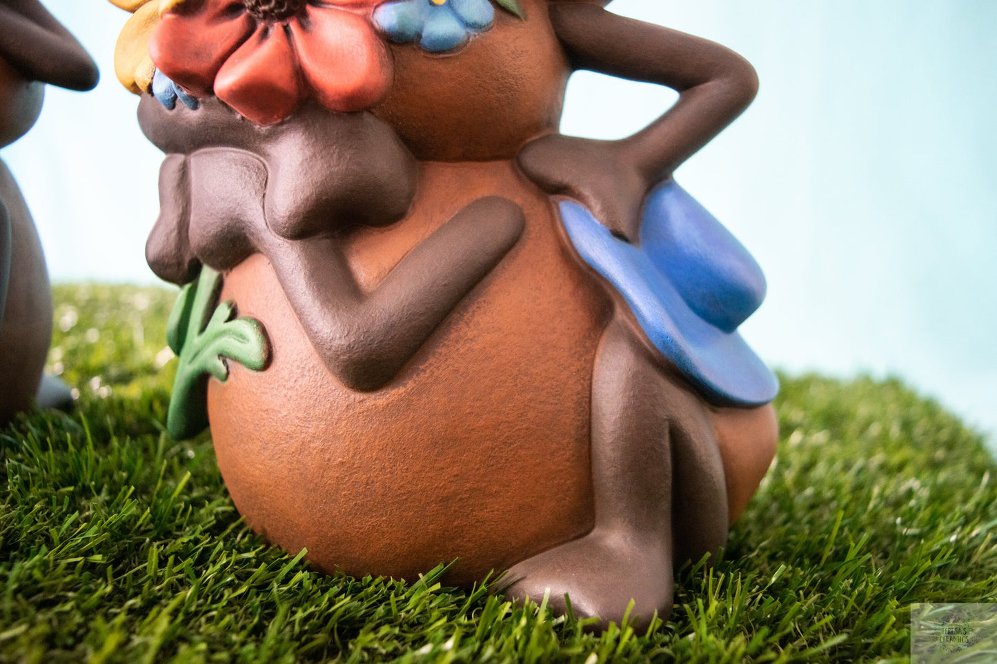 Oversized Picnic Ant Sculptures: Whimsical Garden & Patio Decor for Outdoor Yard Art Enthusiasts