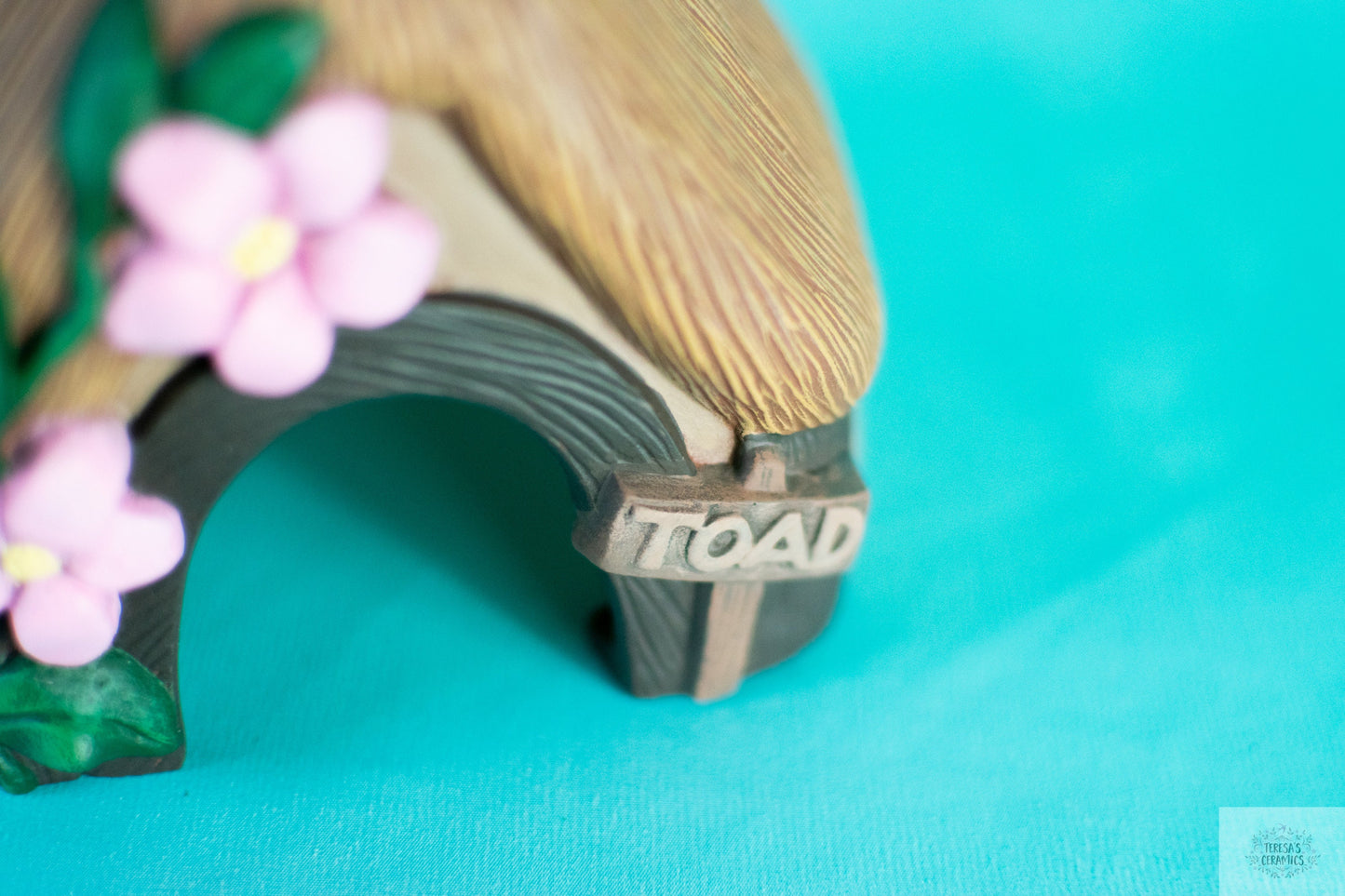 Handcrafted Ceramic Toad Abode: Enchanting Fairy Garden House for Outdoor Decor & Amphibian Shelter