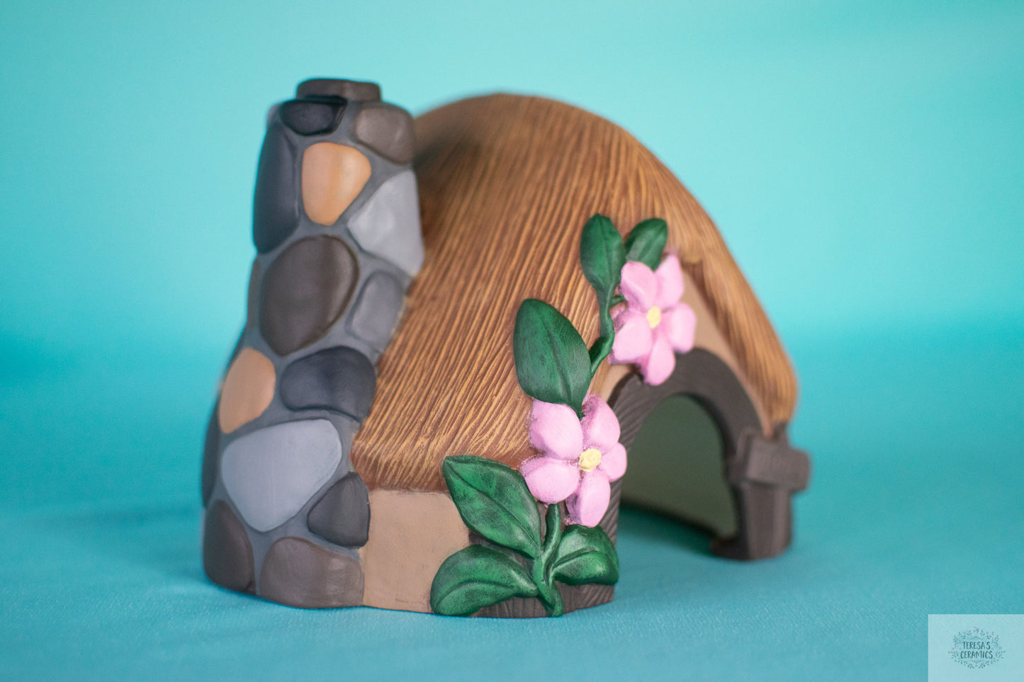 Handcrafted Ceramic Toad Abode: Enchanting Fairy Garden House for Outdoor Decor & Amphibian Shelter