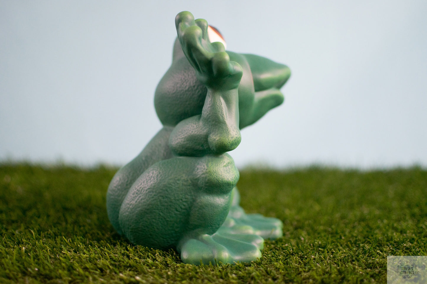 Ceramic Frog Statue: Welcoming Garden Yard Art Decoration | Unique Father's Day Gift for Frog Lovers