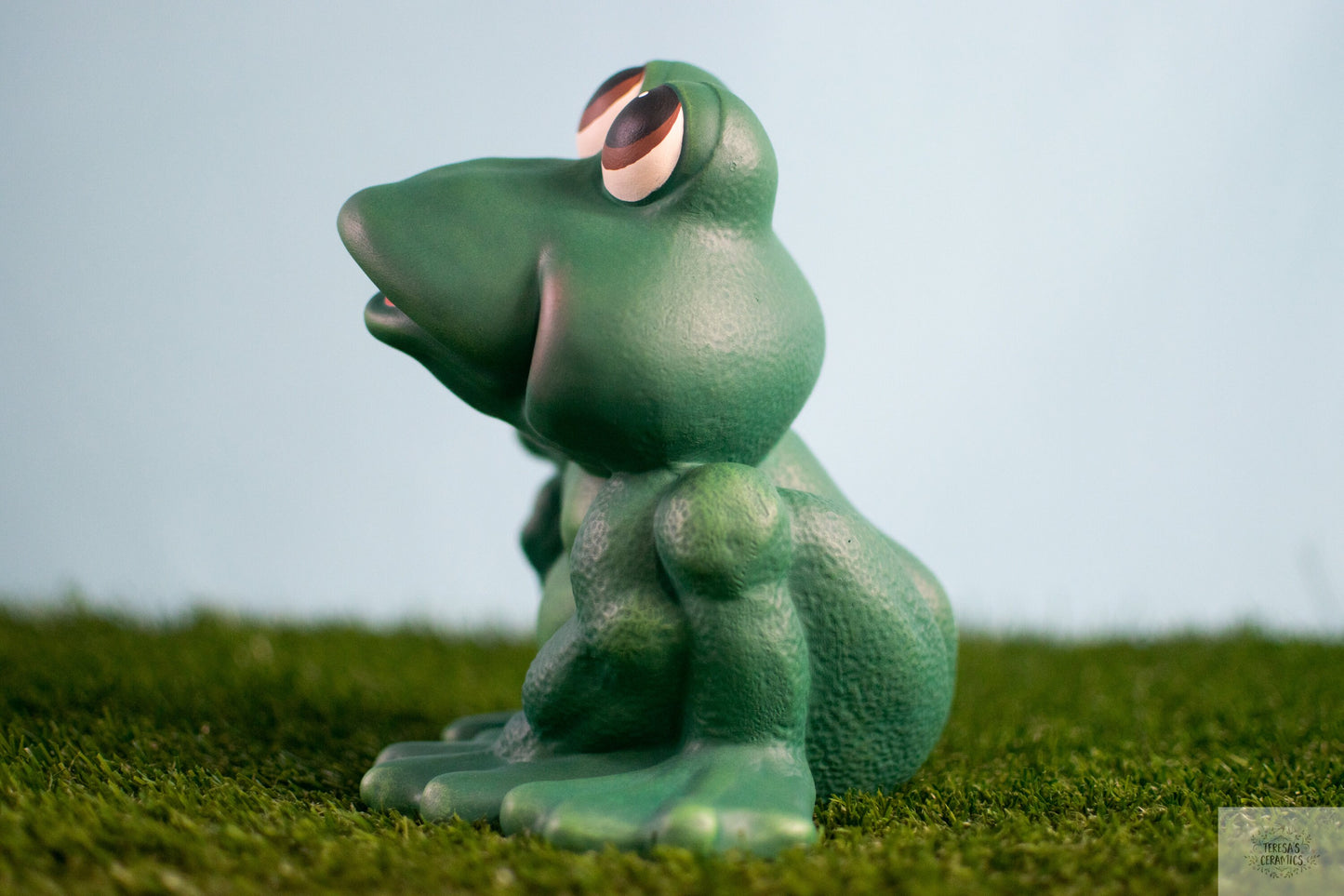 Ceramic Frog Statue: Welcoming Garden Yard Art Decoration | Unique Father's Day Gift for Frog Lovers