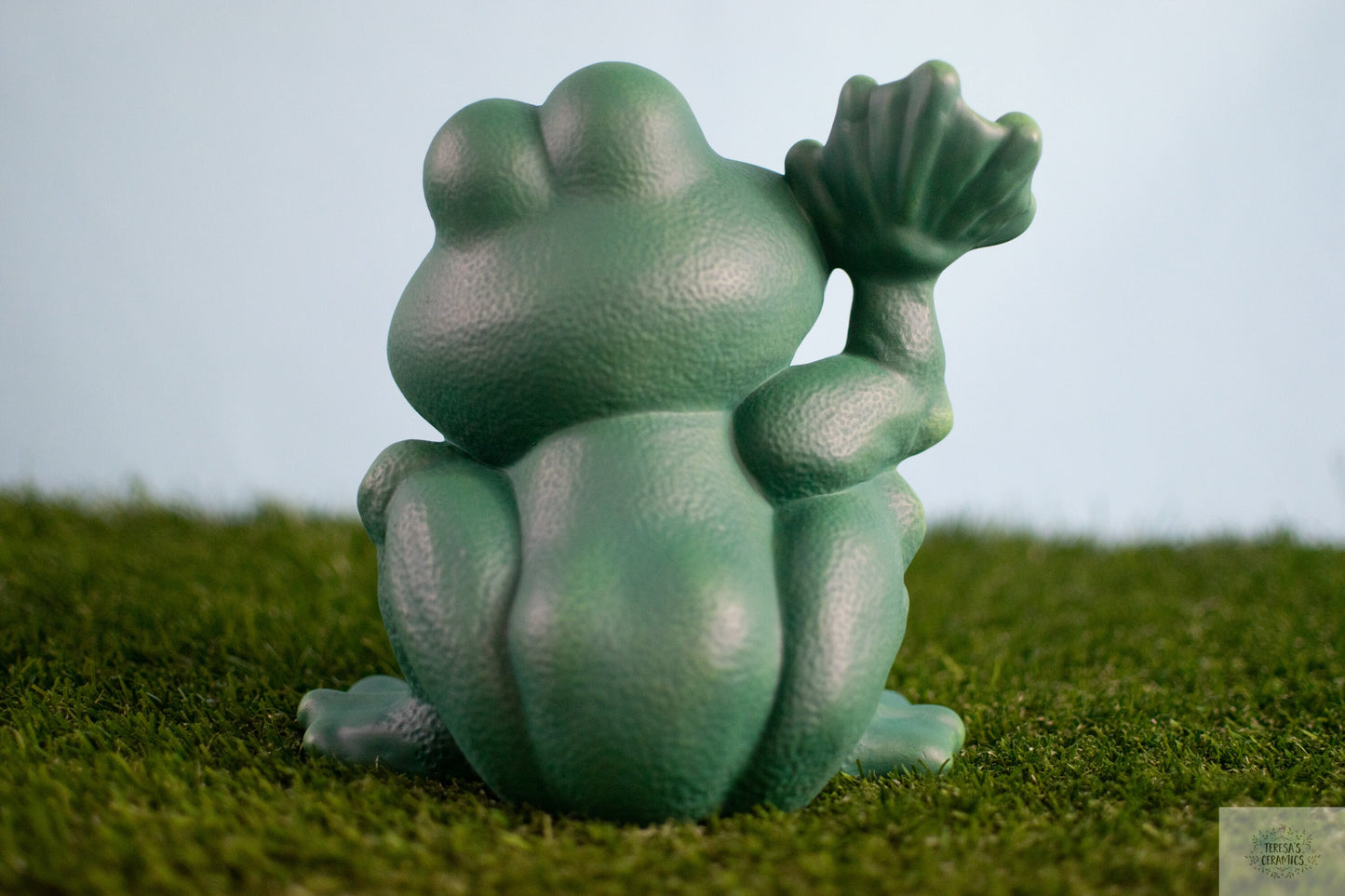 Ceramic Frog Statue: Welcoming Garden Yard Art Decoration | Unique Father's Day Gift for Frog Lovers