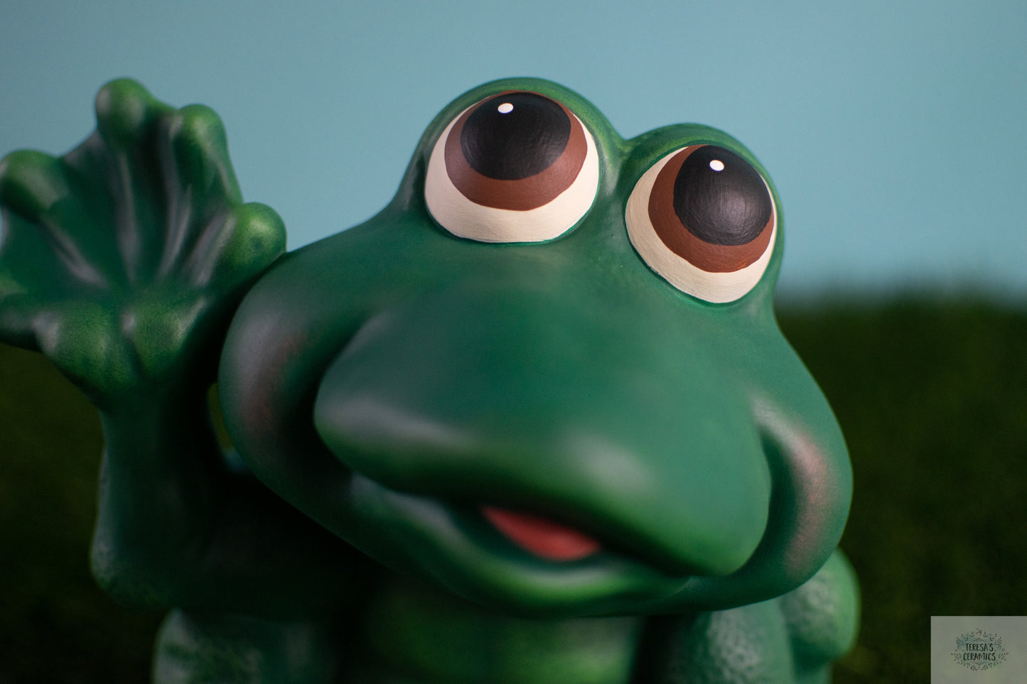 Ceramic Frog Statue: Welcoming Garden Yard Art Decoration | Unique Father's Day Gift for Frog Lovers
