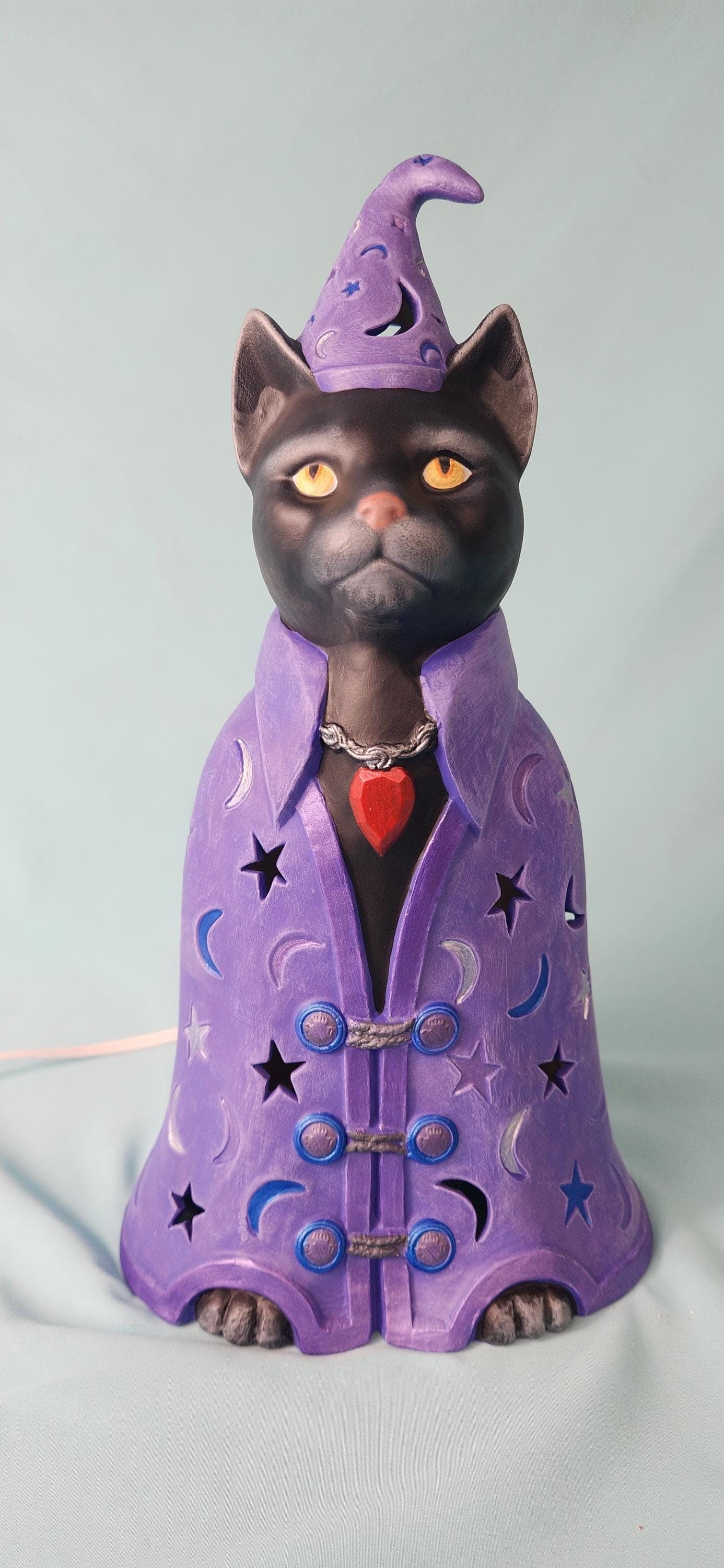 Ceramic Kitten Wizard Light-Up Sculpture: Whiskers the Great Magician - Enchanting Desk Lamp & Decor