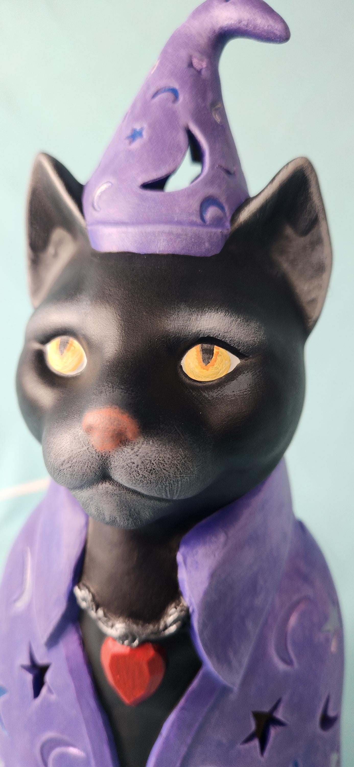 Ceramic Kitten Wizard Light-Up Sculpture: Whiskers the Great Magician - Enchanting Desk Lamp & Decor