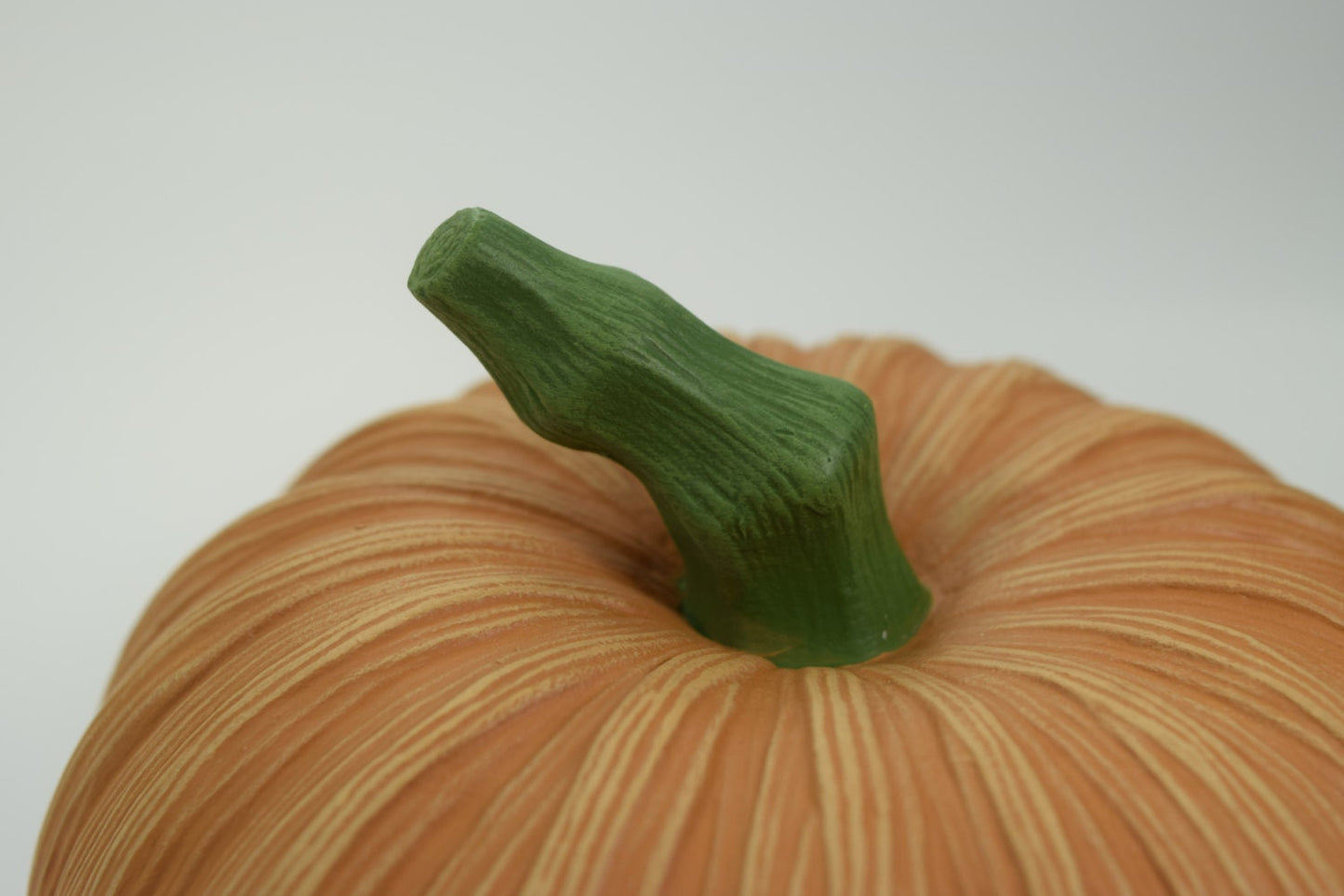 Elegant Ceramic Pumpkin with Straw Stem: Autumn Farmhouse Decor for Halloween and Fall Displays