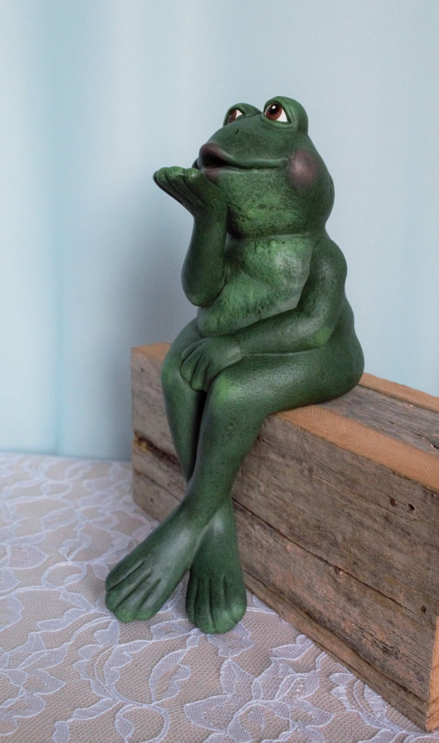 Romantic Ceramic Kissing Frog: Romeo - Charming Garden Ornament for Patio & Yard Decor
